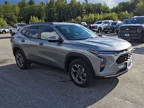 New 2025 Chevrolet Trax LT w/ Driver Confidence Package image 2