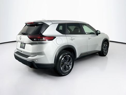 Used 2025 Nissan Rogue SV FWD image 9