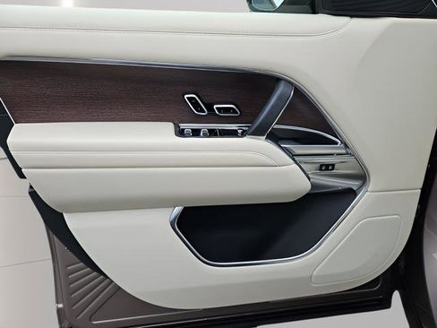 Used 2023 Land Rover Range Rover SE image 13