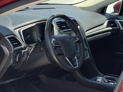 Used 2019 Ford Fusion SE w/ Equipment Group 151A FWD image 9