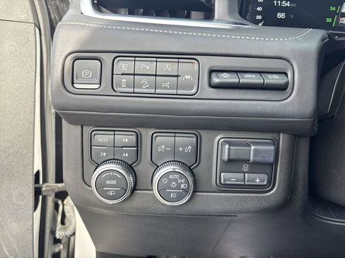 Used 2023 GMC Yukon XL Denali Ultimate image 18