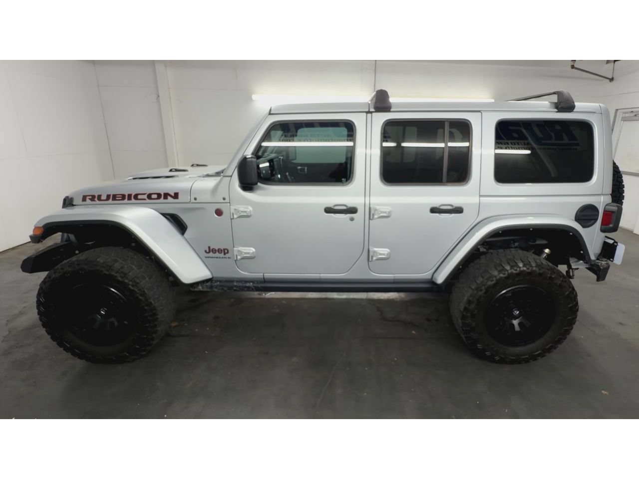 Used 2023 Jeep Wrangler Unlimited Rubicon w/ Cold Weather Group AWD/4WD image 5