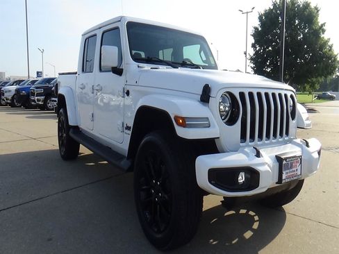 Used 2023 Jeep Gladiator Overland AWD/4WD image 4