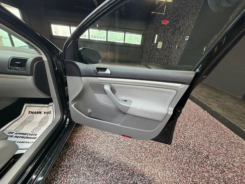 Used 2009 Volkswagen Rabbit S FWD image 36