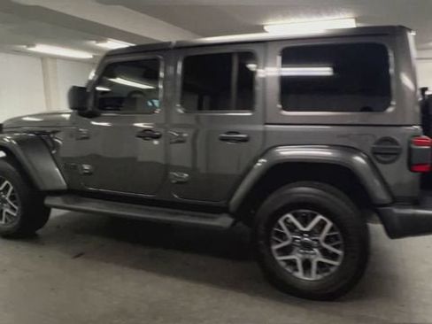 Used 2025 Jeep Wrangler Unlimited Sahara AWD/4WD image 6