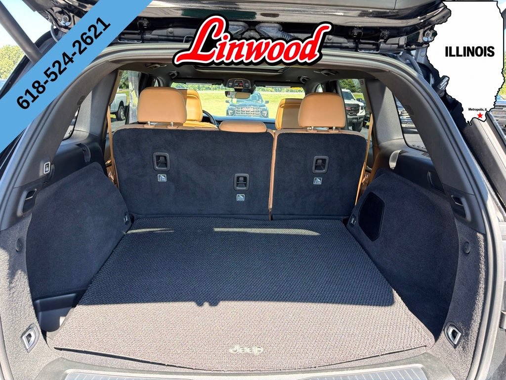 Used 2025 Jeep Grand Cherokee Summit AWD/4WD image 13