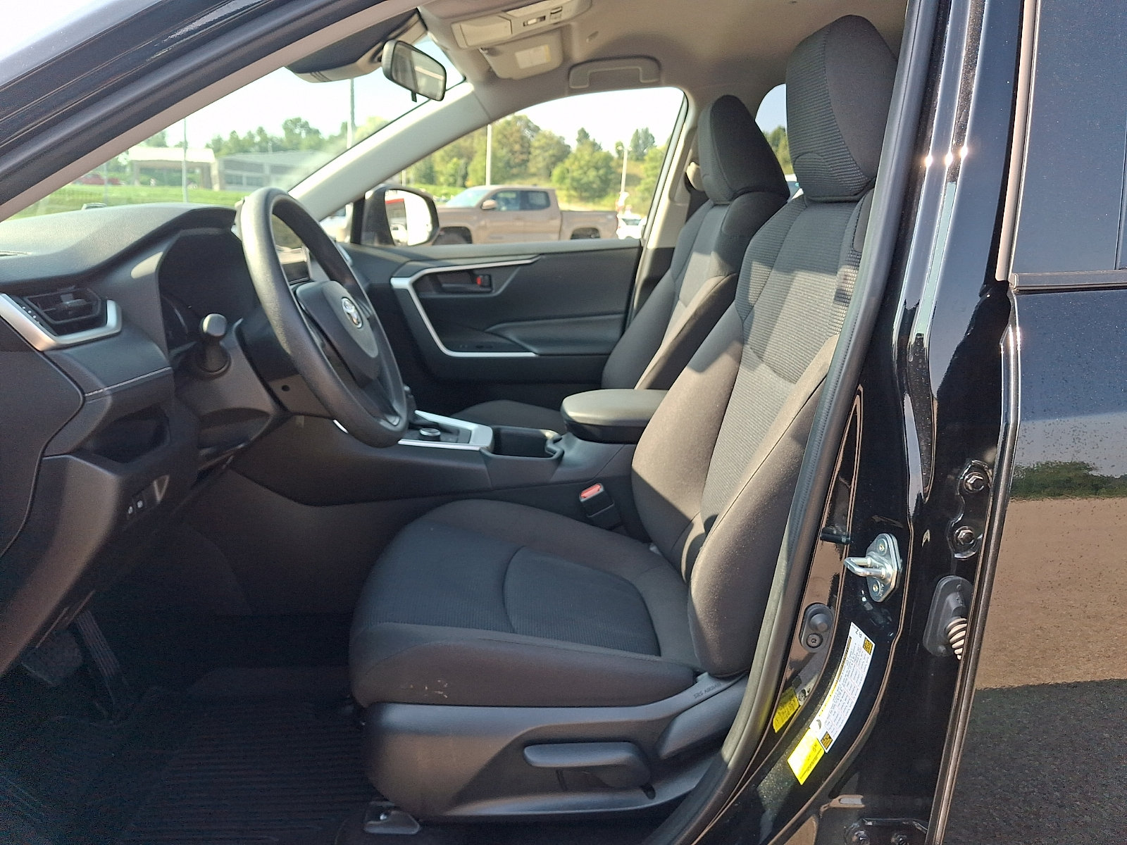 Used 2025 Toyota RAV4 LE AWD/4WD image 14
