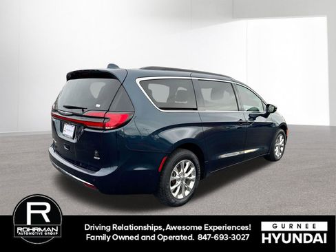 Used 2022 Chrysler Pacifica Touring-L image 8