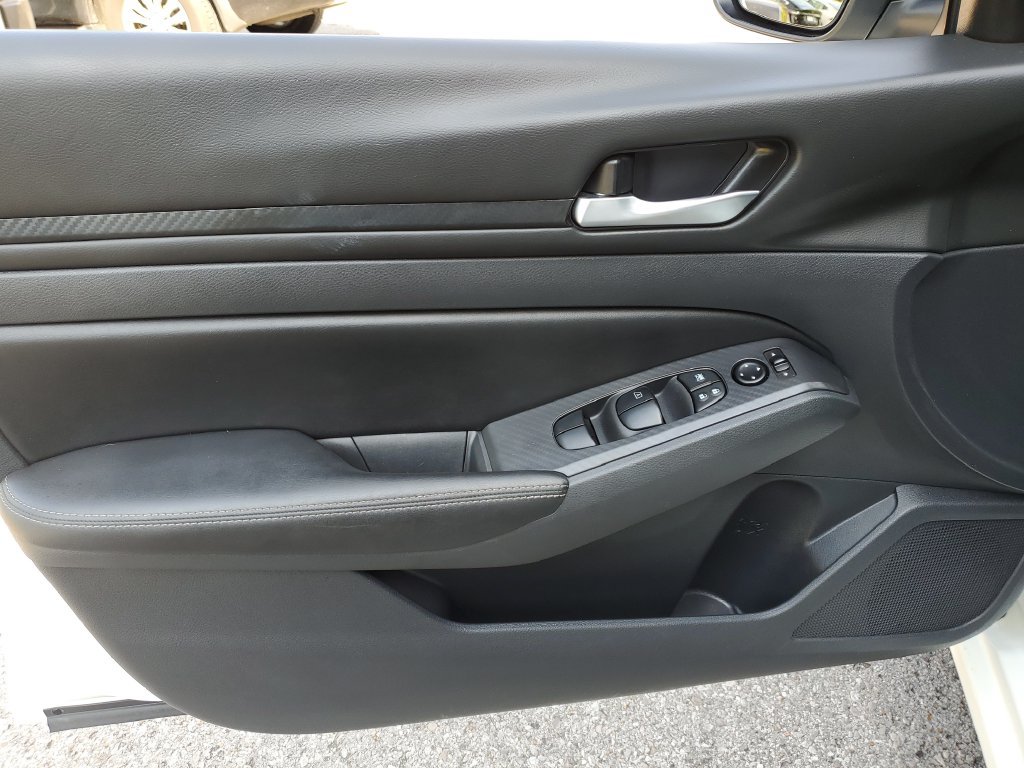 Certified 2025 Nissan Altima 2.5 SV FWD image 15