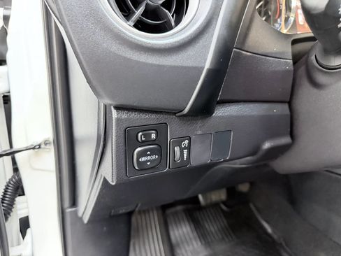 Used 2018 Toyota Corolla SE FWD image 12