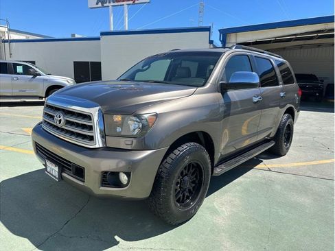Used 2008 Toyota Sequoia Platinum AWD/4WD image 2