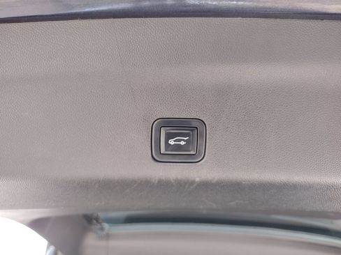 Used 2022 Chevrolet Suburban Premier AWD/4WD image 24