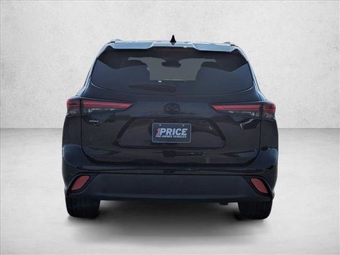 Used 2023 Toyota Highlander XLE image 6