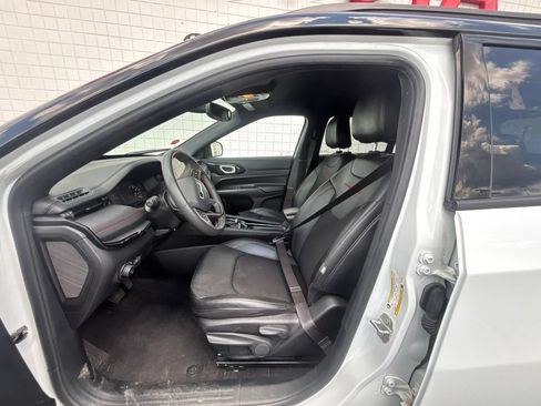 Used 2024 Jeep Compass Trailhawk AWD/4WD image 4
