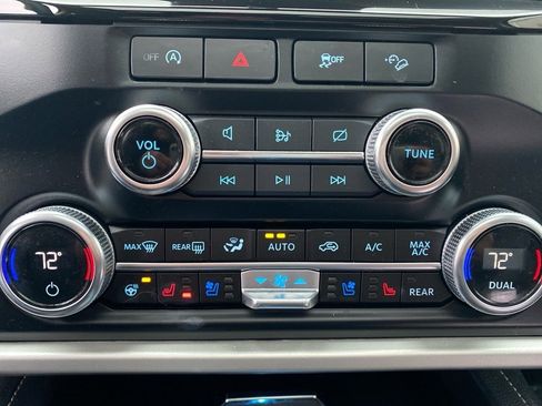 Used 2024 Ford Expedition XLT image 15