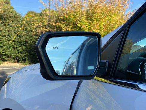 Used 2024 Chevrolet Equinox LT image 38