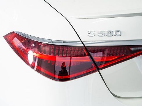 Used 2021 Mercedes-Benz S 580 4MATIC Sedan image 25