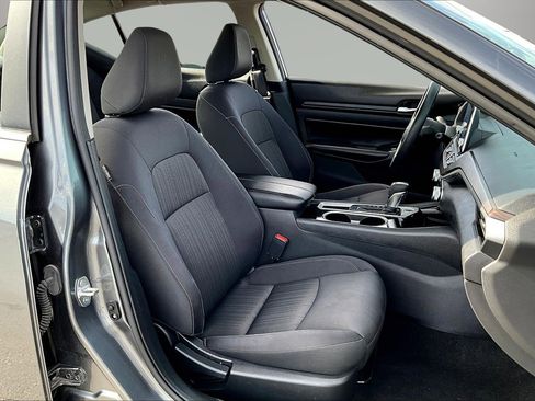 Used 2024 Nissan Altima 2.5 SV image 29