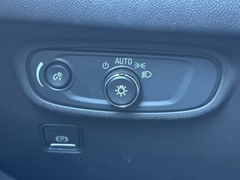 Used 2024 GMC Terrain SLE image 43