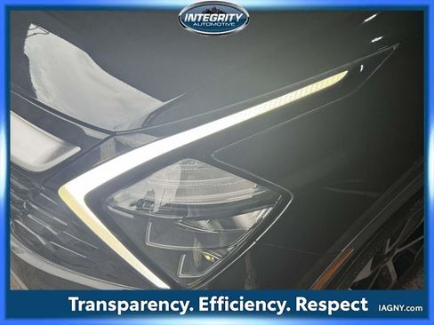 Used 2023 Kia Sportage EX AWD/4WD image 4