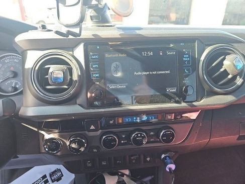 Used 2017 Toyota Tacoma TRD Off-Road w/ Premium & Technology Package image 6