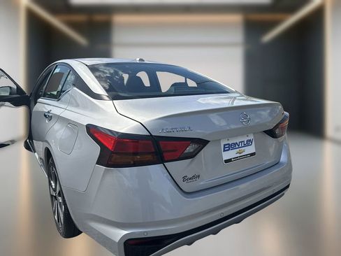 Used 2022 Nissan Altima 2.5 SV FWD image 13