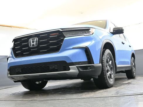 Used 2025 Honda Pilot TrailSport image 29