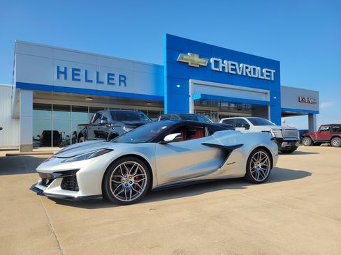 Used 2024 Chevrolet Corvette Z06 RWD image 3