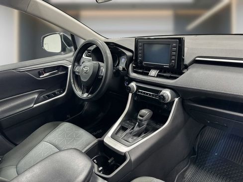 Used 2022 Toyota RAV4 XLE w/ Convenience Package image 6