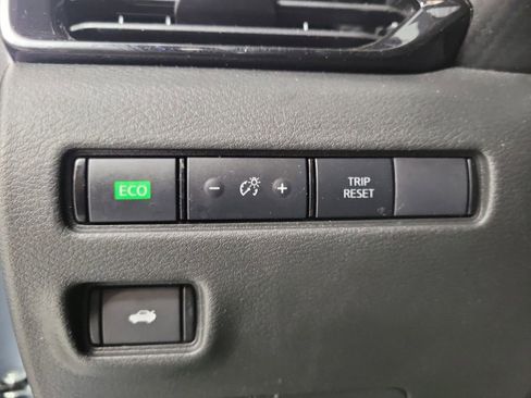 Used 2024 Nissan Sentra SV FWD image 13