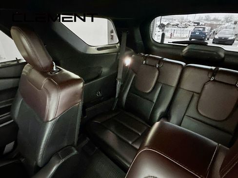 Certified 2020 Ford Explorer Platinum w/ Premium Technology Package image 34