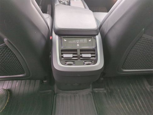 Used 2021 Volvo XC90 T5 Momentum w/ Climate Package image 32