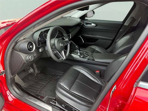 Used 2019 Alfa Romeo Giulia AWD image 5