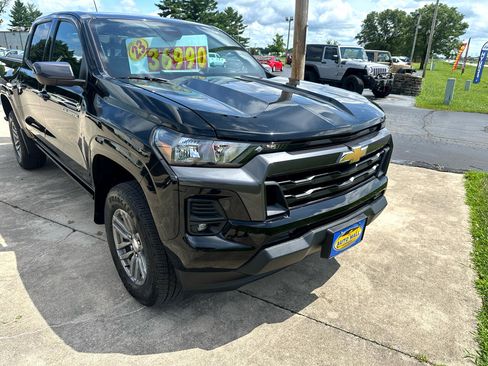 Used 2023 Chevrolet Colorado LT w/ LT Convenience Package II image 3