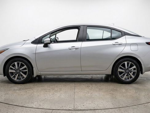 Used 2025 Nissan Versa SV image 5
