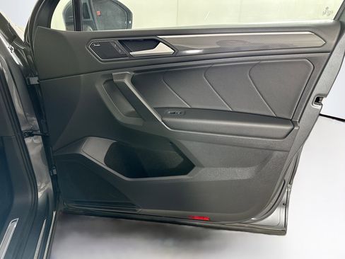 Used 2021 Volkswagen Tiguan SEL Premium R-Line image 33