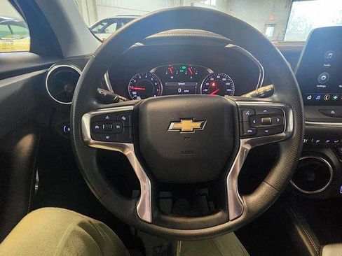 Used 2025 Chevrolet Blazer LT AWD/4WD image 12