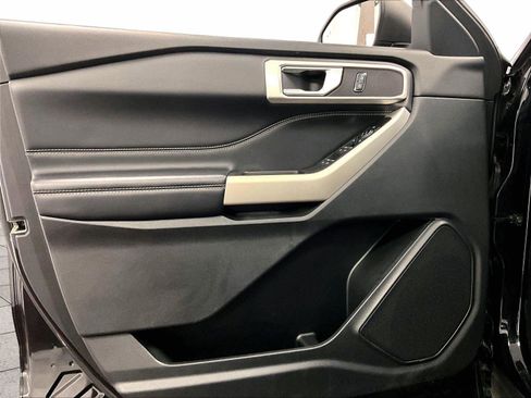 Used 2022 Ford Explorer XLT w/ Equipment Group 202A image 22