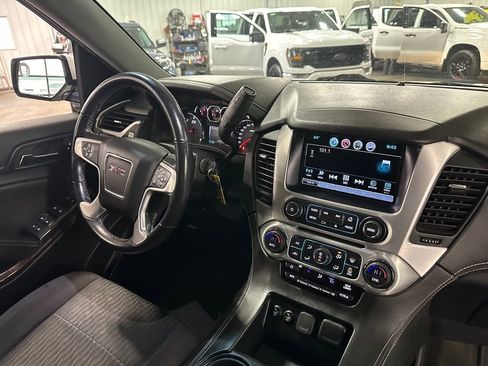 Used 2018 GMC Yukon XL SLE image 33