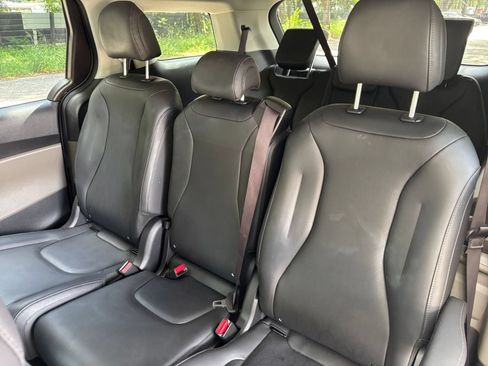 Used 2026 Kia Carnival FWD image 40