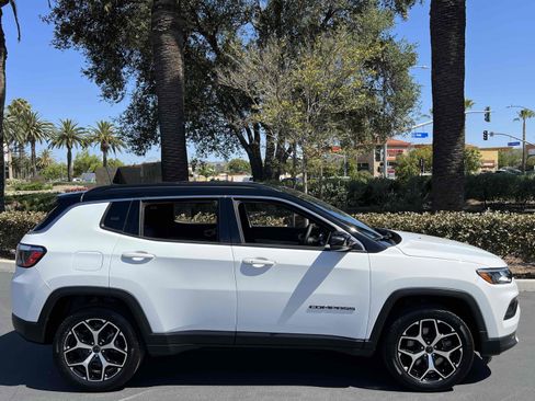 Used 2025 Jeep Compass Limited AWD/4WD image 14