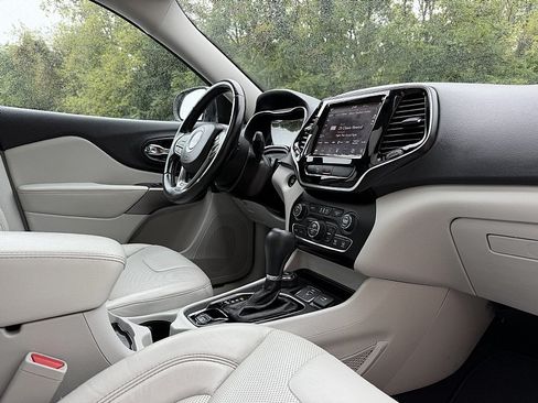 Used 2020 Jeep Cherokee Limited AWD/4WD image 15
