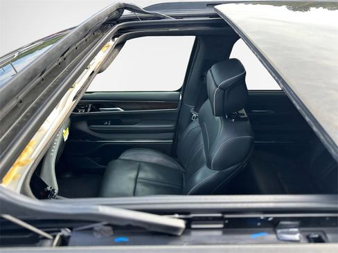 Used 2022 Jeep Grand Wagoneer Series II w/ Convenience Group III image 7