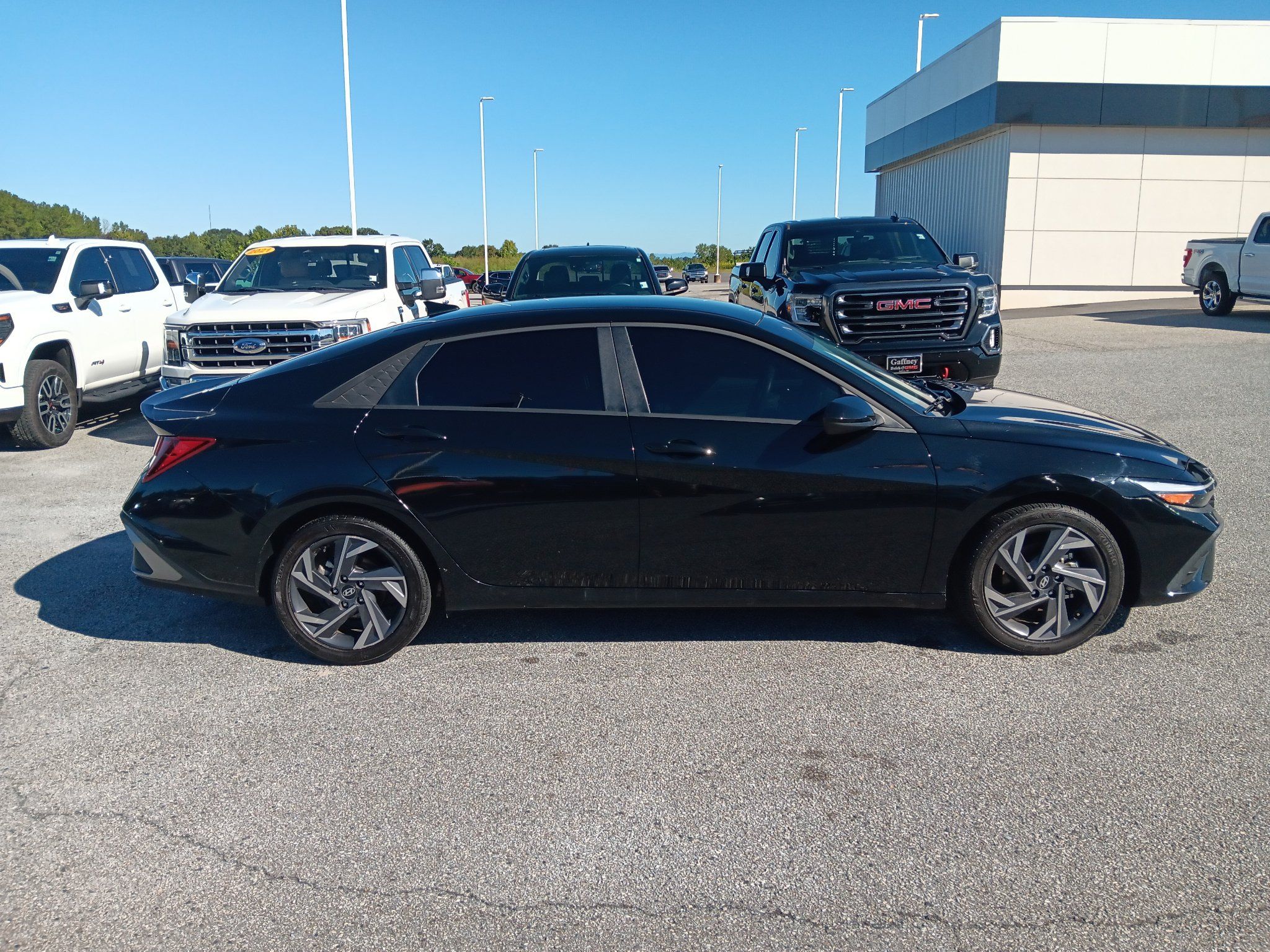 Used 2025 Hyundai Elantra Sport FWD image 7