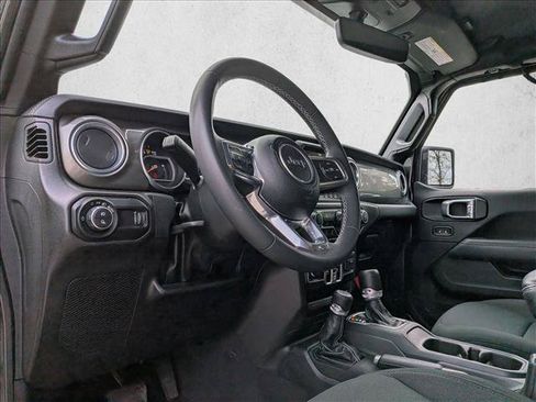 Used 2023 Jeep Gladiator Overland AWD/4WD image 10