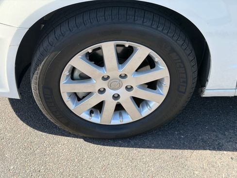 Used 2013 Chrysler Town & Country Touring FWD image 6