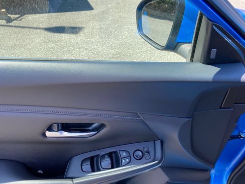 Used 2023 Nissan Sentra SV FWD image 11