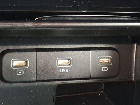 Used 2023 Kia Sorento LX image 25