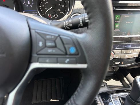 Used 2020 Nissan Rogue SL FWD image 25