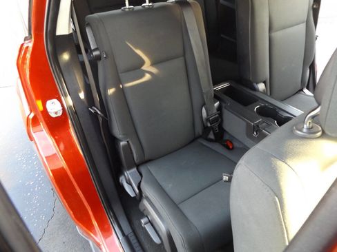 Used 2010 Dodge Journey SXT w/ Flexible Seating Group image 21